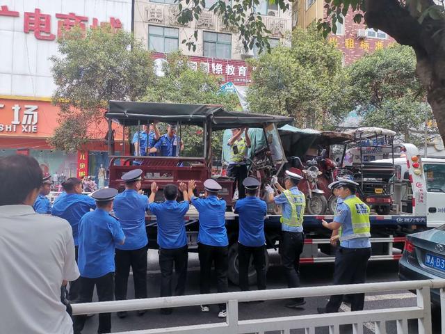 禹州市交警城管联合开展非机动车乱停乱放专项整治行动 禹州市交警城管联合开展非机动车乱停乱放专项整治行动
