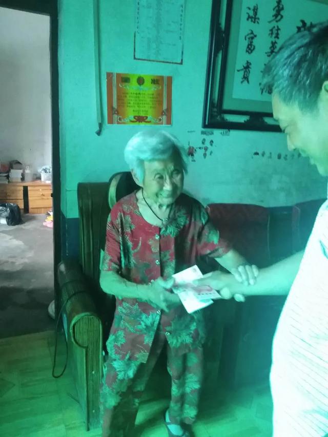 禹州鸿畅镇涧头河村家乡老人幸福多 禹州鸿畅镇涧头河村家乡老人幸福多