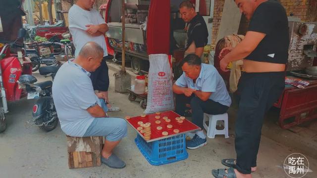 禹州清晨的早市，供养了每一个餐桌上的禹州人