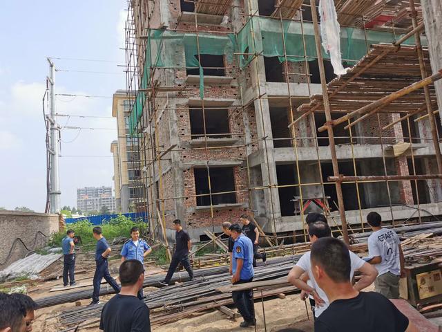 部门联动重拳出击 禹州南关社区一处违法建筑被强制拆除 部门联动重拳出击 禹州南关社区一处违法建筑被强制拆除