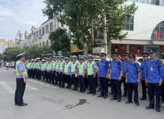 禹州交警大队联合城管局整治大禹像附近违规车辆