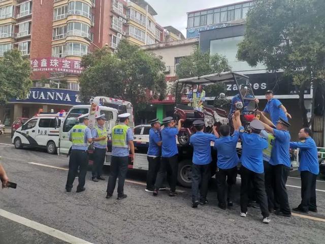 禹州交警、城管重拳出击!非机动车辆违法停车也不行! 禹州交警、城管重拳出击!非机动车辆违法停车也不行!
