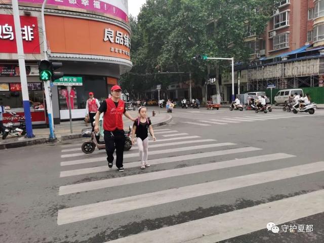 禹州一女子殴打城管执法人员被依法拘留 禹州一女子殴打城管执法人员被依法拘留