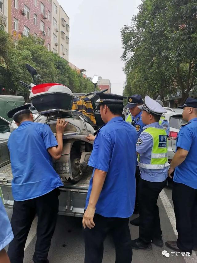 禹州一女子殴打城管执法人员被依法拘留 禹州一女子殴打城管执法人员被依法拘留