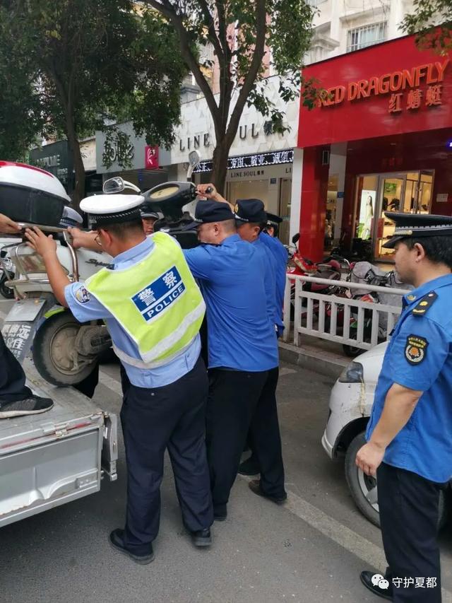 禹州一女子殴打城管执法人员被依法拘留 禹州一女子殴打城管执法人员被依法拘留