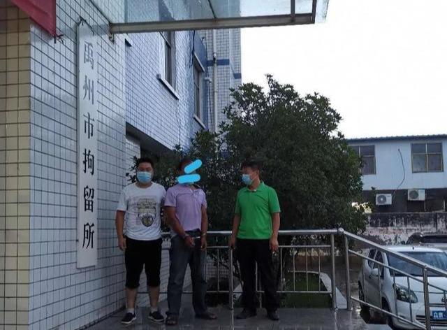禹州苌庄一男子酒后持刀闹事,被拘15天 禹州苌庄一男子酒后持刀闹事,被拘15天