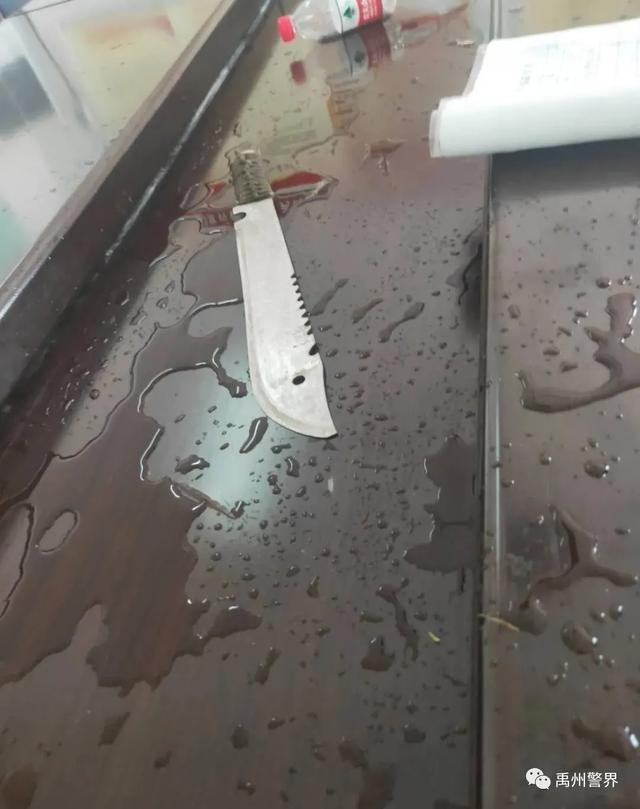 禹州苌庄一男子酒后持刀闹事,被拘15天! 禹州苌庄一男子酒后持刀闹事,被拘15天!