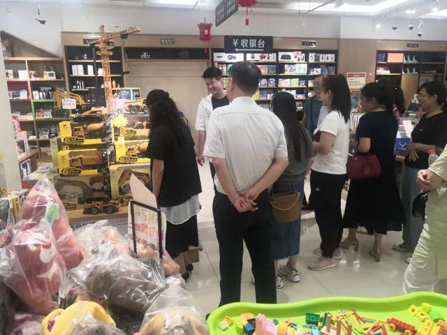 禹州市新华书店党员参观学习许昌行圆满结束 禹州市新华书店党员参观学习许昌行圆满结束