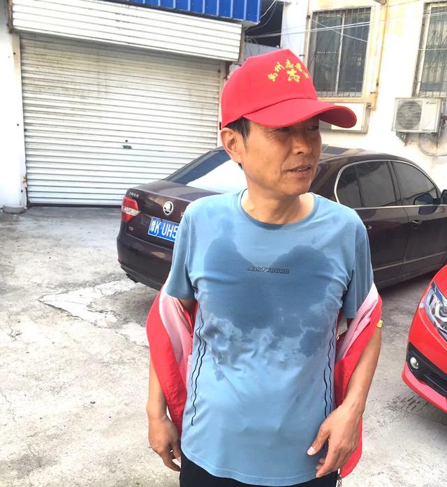 禹州市新华书店党员志愿服务队走进北街社区 禹州市新华书店党员志愿服务队走进北街社区