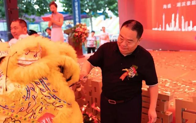 禹州海盛湖滨豪庭营销中心璀璨登场,首届童趣潮玩节同步绽放! 禹州海盛湖滨豪庭营销中心璀璨登场,首届童趣潮玩节同步绽放!