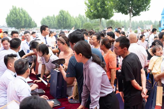 禹州海盛湖滨豪庭营销中心璀璨登场,首届童趣潮玩节同步绽放! 禹州海盛湖滨豪庭营销中心璀璨登场,首届童趣潮玩节同步绽放!
