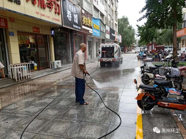 禹州环卫:汗流浃背提升质量 不惧高温共创文明 禹州环卫:汗流浃背提升质量 不惧高温共创文明