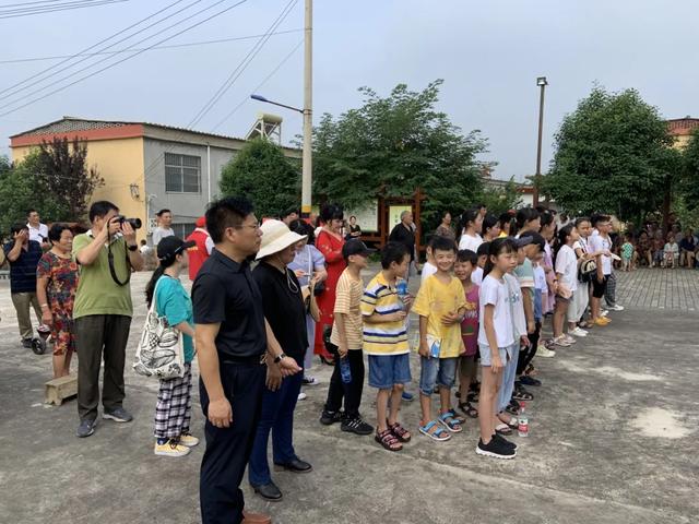 文化志愿服务乡村行“同绘村画”在禹州鸿畅镇李金寨村举行 文化志愿服务乡村行“同绘村画”在禹州鸿畅镇李金寨村举行