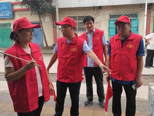 禹州磨街创文志愿者服务队在行动 禹州磨街创文志愿者服务队在行动