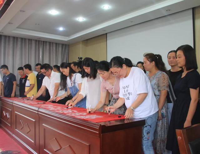 禹州市审计局开展“倡导绿色生活 反对铺张浪费”活动 禹州市审计局开展“倡导绿色生活 反对铺张浪费”活动
