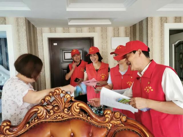 禹州市财政局志愿服务队到万丰社区开展文明共建活动 禹州市财政局志愿服务队到万丰社区开展文明共建活动