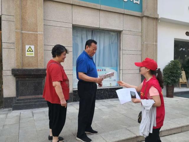 禹州市财政局志愿服务队到万丰社区开展文明共建活动 禹州市财政局志愿服务队到万丰社区开展文明共建活动