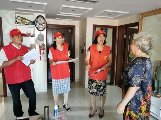 禹州市财政局志愿服务队到万丰社区开展文明共建活动 禹州市财政局志愿服务队到万丰社区开展文明共建活动