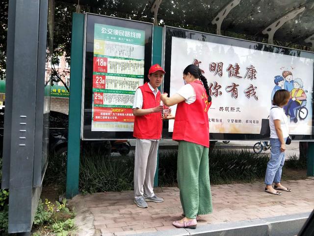  盛夏送清凉 爱心洒禹州 ---禹州滨河路爱心粥送水行动 盛夏送清凉 爱心洒禹州 ---禹州滨河路爱心粥送水行动
