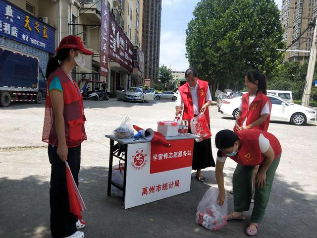  盛夏送清凉 爱心洒禹州 ---禹州滨河路爱心粥送水行动 盛夏送清凉 爱心洒禹州 ---禹州滨河路爱心粥送水行动