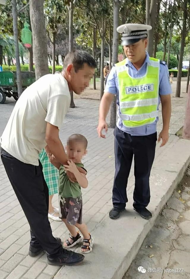 禹州男童街边走失 交警急寻家属 禹州男童街边走失 交警急寻家属