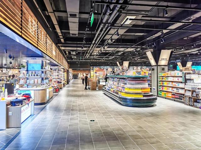 禹州胖东来老城体育公园店开业第一天 人山人海 禹州胖东来老城体育公园店开业第一天 人山人海