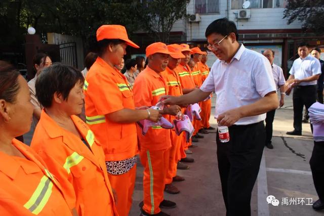 禹州市总工会为一线环卫职工送清凉 禹州市总工会为一线环卫职工送清凉