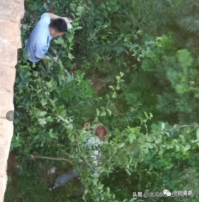 禹州市公安局方山派出所雨夜救起失足跌沟老人 禹州市公安局方山派出所雨夜救起失足跌沟老人