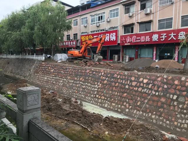禹州护城河部分河段河堤坍塌!请注意绕行! 禹州护城河部分河段河堤坍塌!请注意绕行!