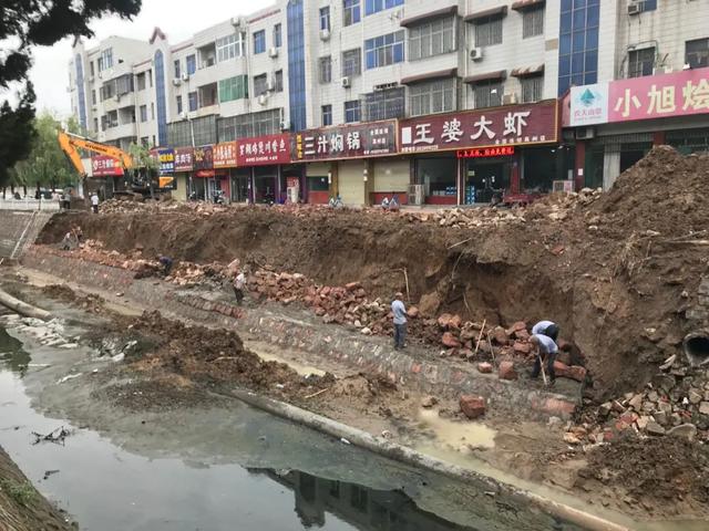 禹州护城河部分河段河堤坍塌!请注意绕行! 禹州护城河部分河段河堤坍塌!请注意绕行!