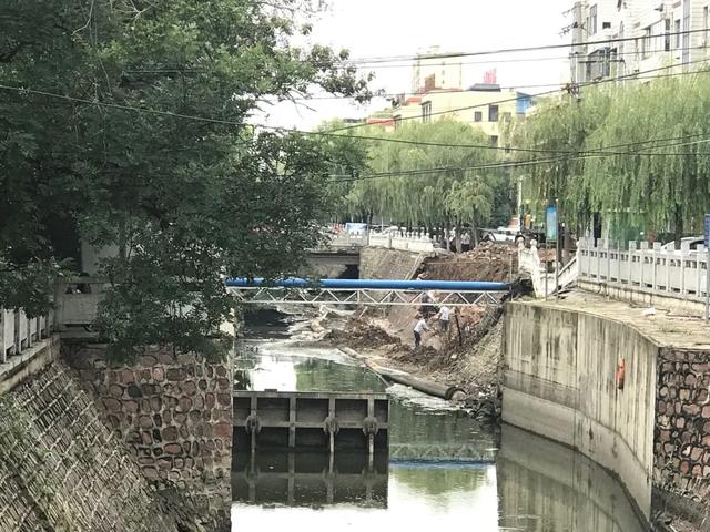 禹州护城河部分河段河堤坍塌!请注意绕行! 禹州护城河部分河段河堤坍塌!请注意绕行!