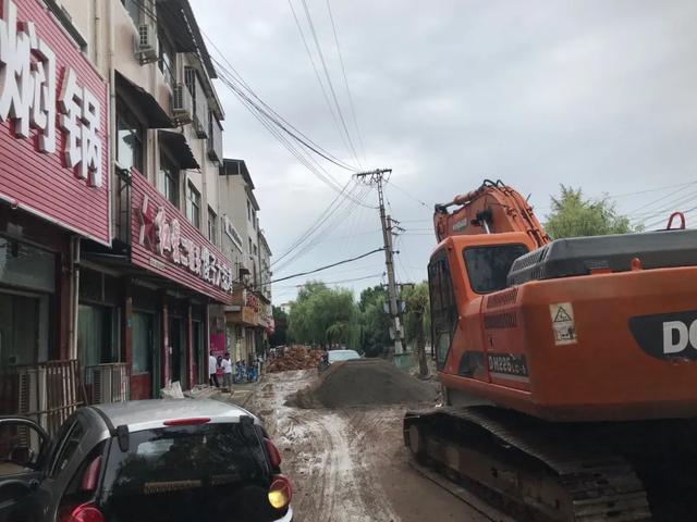 禹州护城河部分河段河堤坍塌!请注意绕行! 禹州护城河部分河段河堤坍塌!请注意绕行!