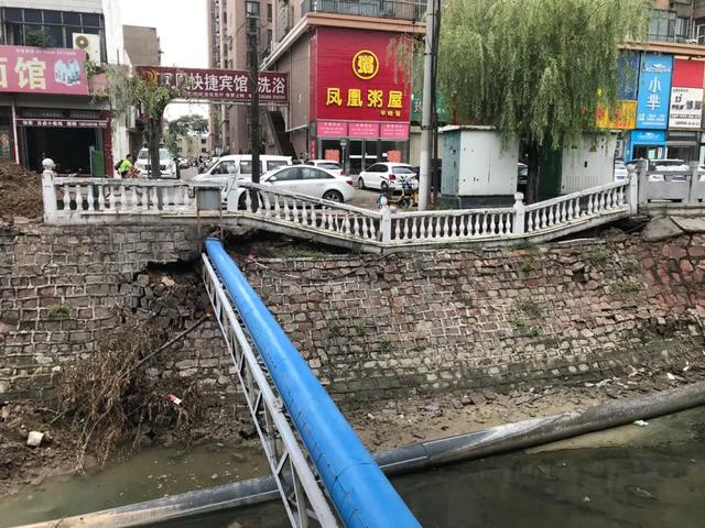 禹州护城河部分河段河堤坍塌!请注意绕行! 禹州护城河部分河段河堤坍塌!请注意绕行!