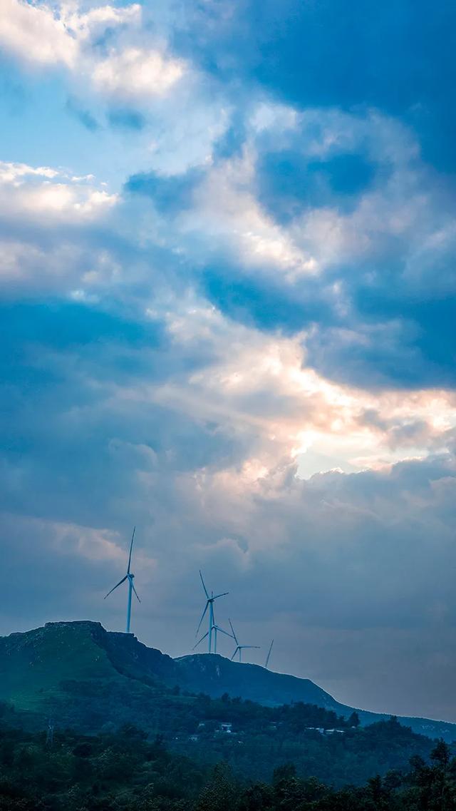 禹州苌庄天空的云——耿亚伟摄影作品 禹州苌庄天空的云——耿亚伟摄影作品