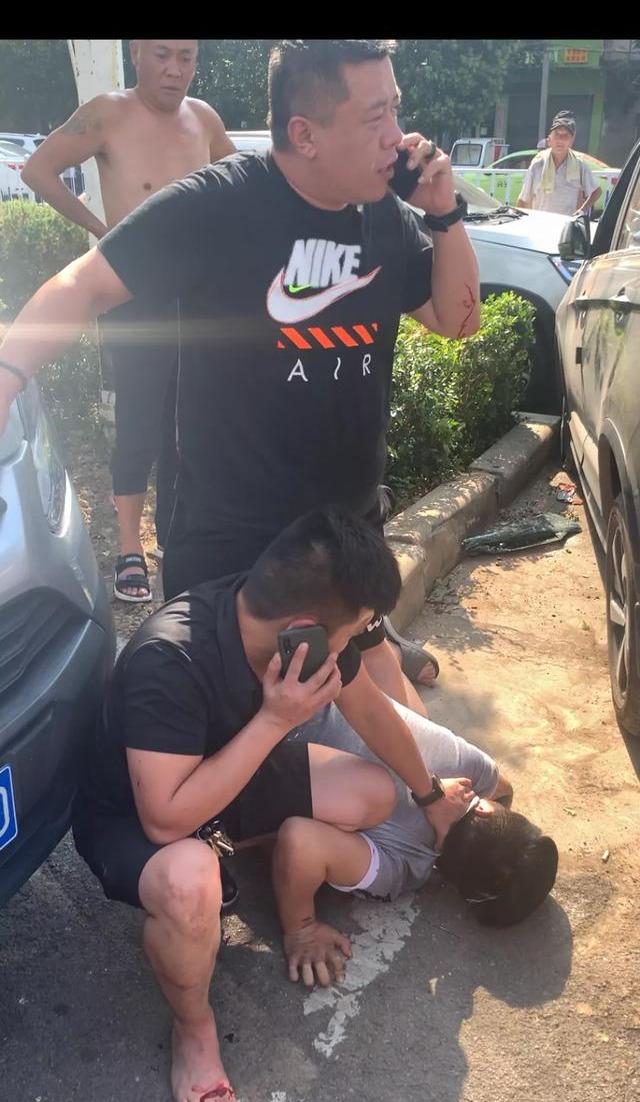 禹州民(辅)警抓捕过程中英勇负伤,向他们致敬! 禹州民(辅)警抓捕过程中英勇负伤,向他们致敬!