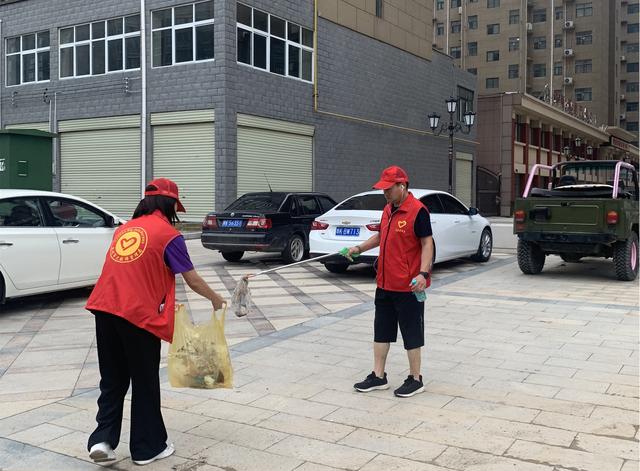 禹州创文路上 志愿者们在坚守 禹州创文路上 志愿者们在坚守