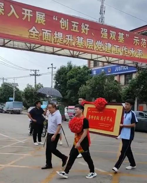 2020年禹州唯一的清华大学生靳吉洋从城区到顺店,一路刷爆禹州人朋友圈! 2020年禹州唯一的清华大学生靳吉洋从城区到顺店,一路刷爆禹州人朋友圈!