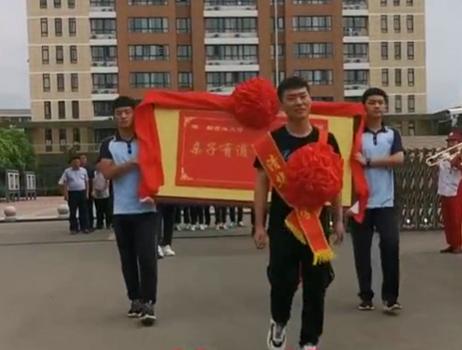 2020年禹州唯一的清华大学生靳吉洋从城区到顺店,一路刷爆禹州人朋友圈! 2020年禹州唯一的清华大学生靳吉洋从城区到顺店,一路刷爆禹州人朋友圈!