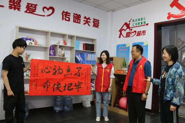 禹州市纪委监委开展 “慰问社区环卫工人、助力文明城市创建” 共驻共建活动 禹州市纪委监委开展 “慰问社区环卫工人、助力文明城市创建” 共驻共建活动
