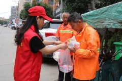 禹州市纪委监委开展 “慰问社区环卫工人、助力文明城市创建” 共驻共建活动