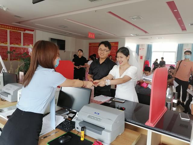 禹州市162对新人在七夕登记结婚 禹州市162对新人在七夕登记结婚