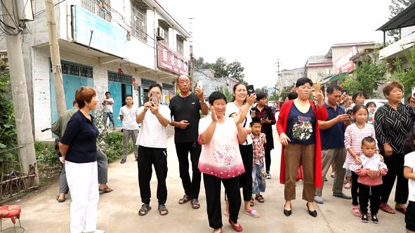 禹州市理科第一名靳吉洋的感恩之旅 禹州市理科第一名靳吉洋的感恩之旅