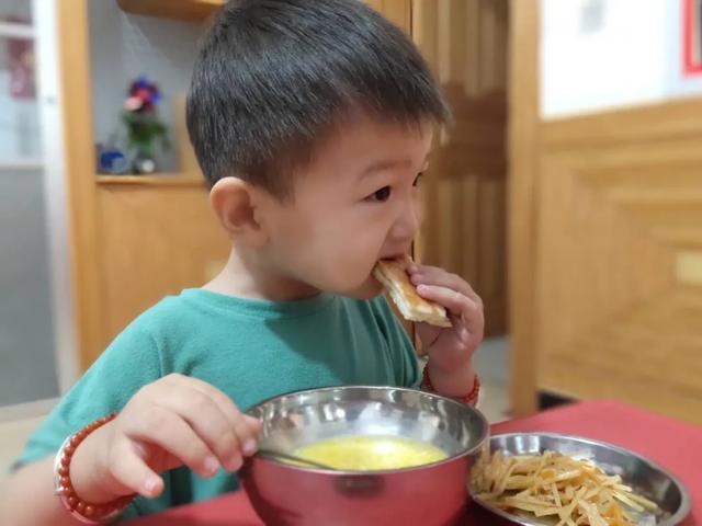 禹州慧润阶梯禹中华庭园小班开学第一天 禹州慧润阶梯禹中华庭园小班开学第一天