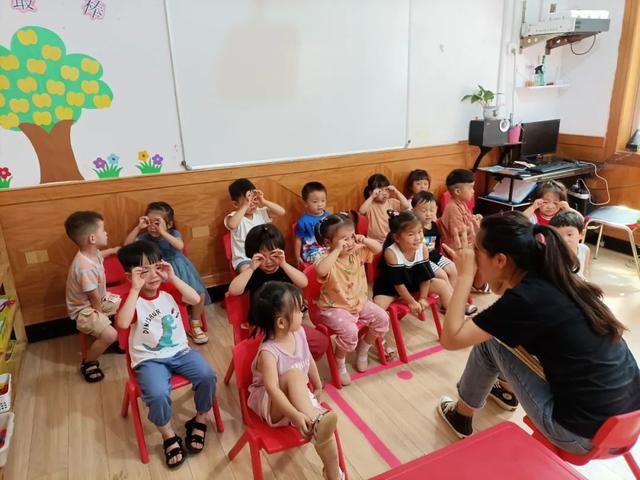 禹州慧润阶梯禹中华庭园小班开学第一天 禹州慧润阶梯禹中华庭园小班开学第一天
