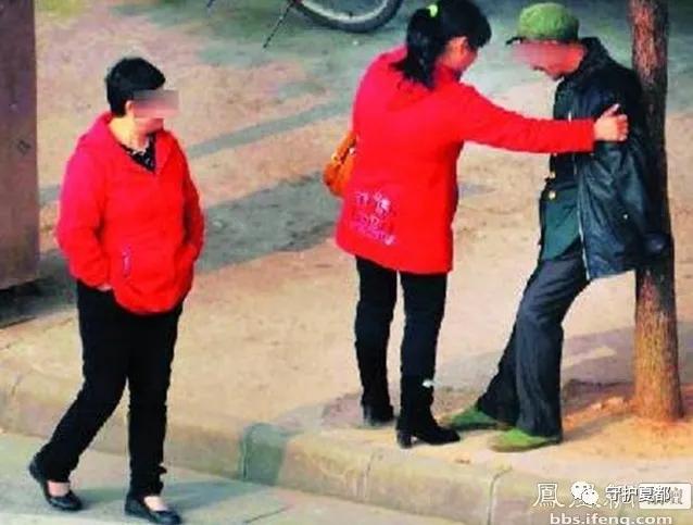 禹州颍川:一女子涉嫌“拉客招嫖”, 被巡逻民警逮个正着 禹州颍川:一女子涉嫌“拉客招嫖”, 被巡逻民警逮个正着