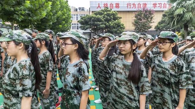 禹州市启航教育集团府东路学校2020秋季中学生军训隆重举行 禹州市启航教育集团府东路学校2020秋季中学生军训隆重举行