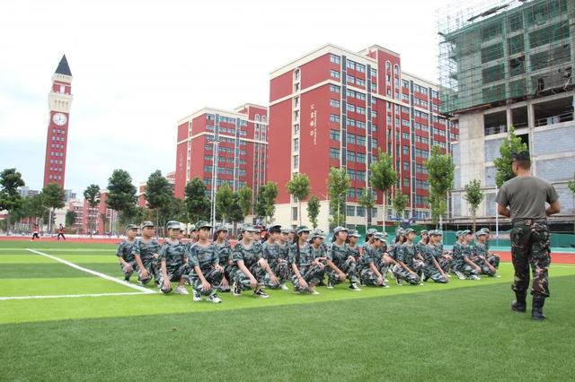 禹州北大公学初中部军训开学第一课 禹州北大公学初中部军训开学第一课