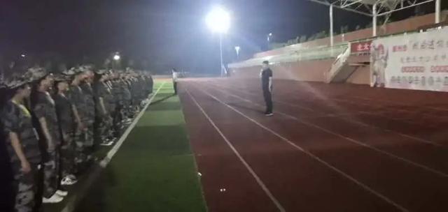 禹州北大公学初中部军训开学第一课 禹州北大公学初中部军训开学第一课