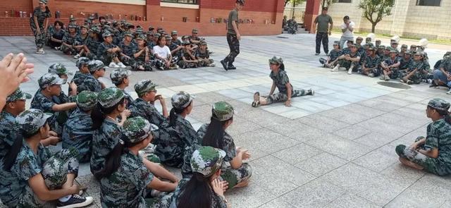 禹州北大公学初中部军训开学第一课 禹州北大公学初中部军训开学第一课