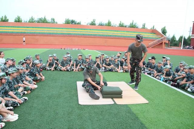禹州北大公学初中部军训开学第一课 禹州北大公学初中部军训开学第一课